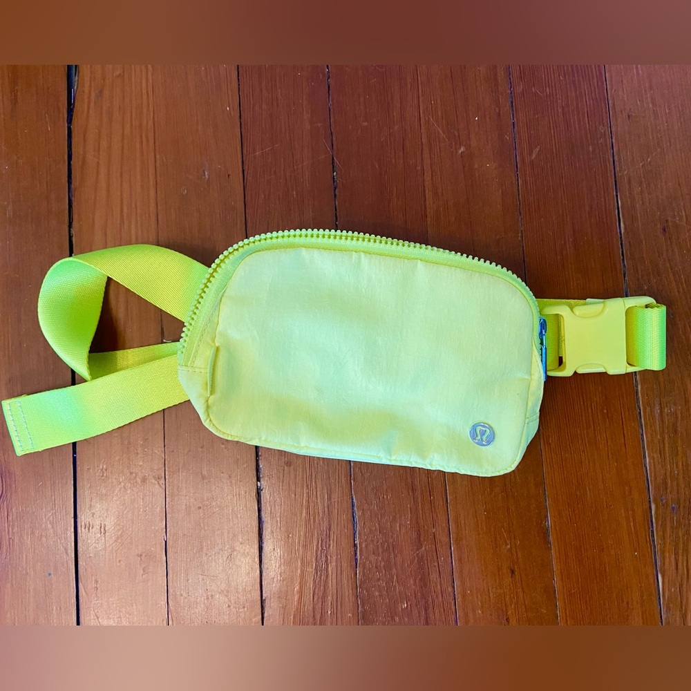 Lululemon Belt Bag 1L fluorescent yellow
